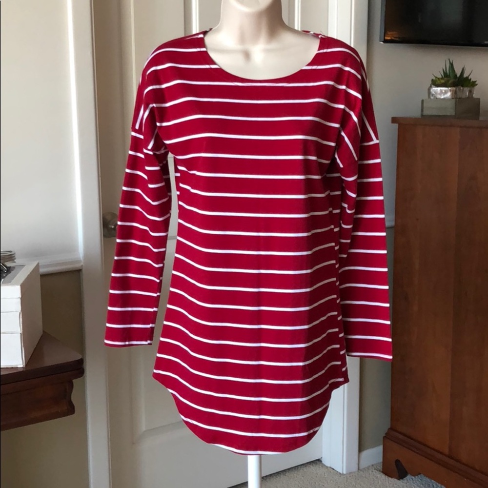 Red stripe tunic top